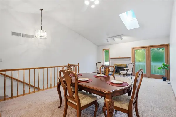 1945 South Ridge Dr, Coralville, IA 52241