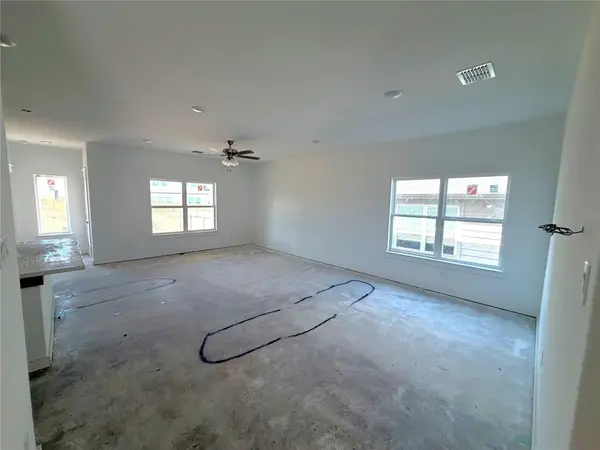 166 Seattle Slew DR, Jarrell, TX 76537