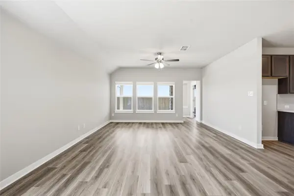 201 Red Wolf DR, Jarrell, TX 76537