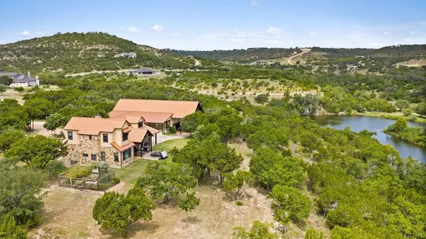 241 E Lynx CV, Blanco, TX 78606