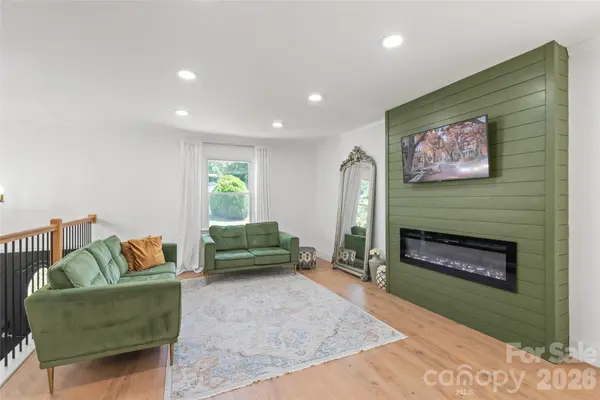 610 Ridgeway DR, Belmont, NC 28012
