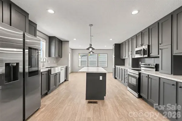 807 EagleView LN, Lawndale, NC 28090