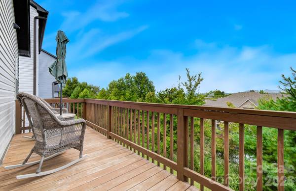 91 Cardwell LN, Fletcher, NC 28732