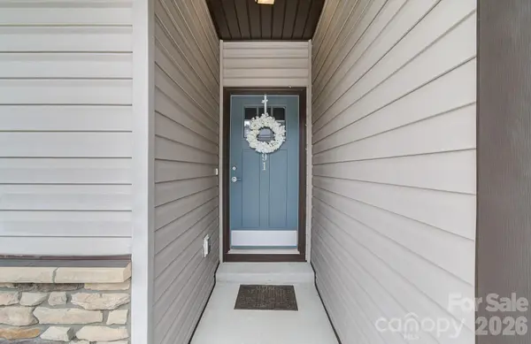 91 Cardwell LN, Fletcher, NC 28732