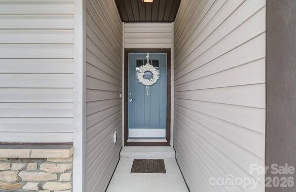 91 Cardwell LN, Fletcher, NC 28732