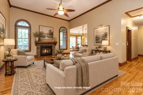 5 Meadowbrook LN, Weaverville, NC 28787