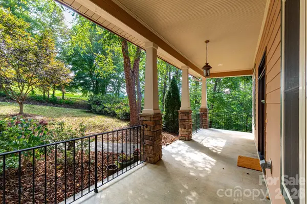 5 Meadowbrook LN, Weaverville, NC 28787