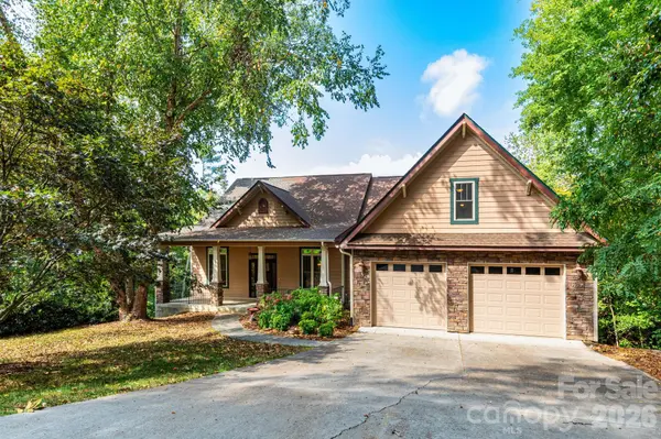 5 Meadowbrook LN, Weaverville, NC 28787