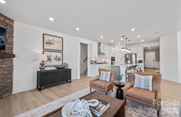 560 Cottage Garden LN, Belmont, NC 28012