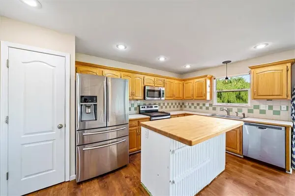 805 SW Bobcat ST, Oak Grove, MO 64075