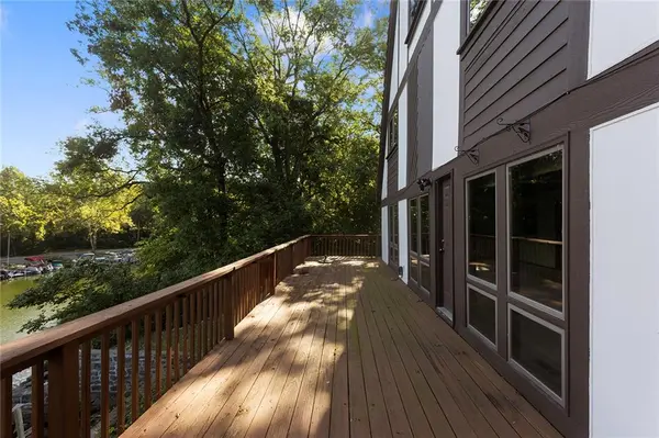 7616 NW Eastside DR, Weatherby Lake, MO 64152