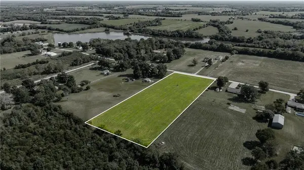 Little RD, Garden City, MO 64747