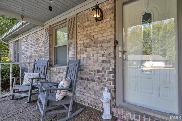 1410 Sandalwood CT, Evansville, IN 47720