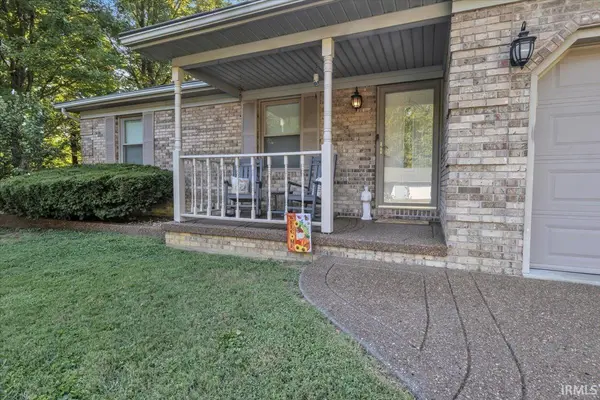 1410 Sandalwood CT, Evansville, IN 47720