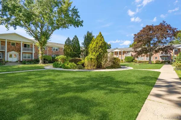 64 Fairharbor #64, Patchogue, NY 11772