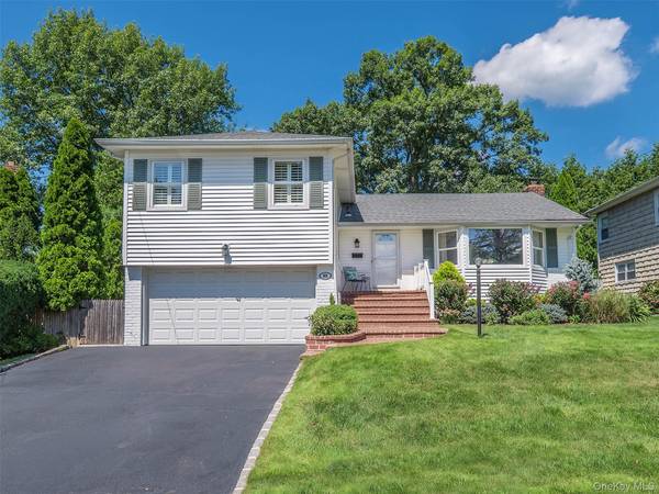 65 Essex CT, Port Washington, NY 11050