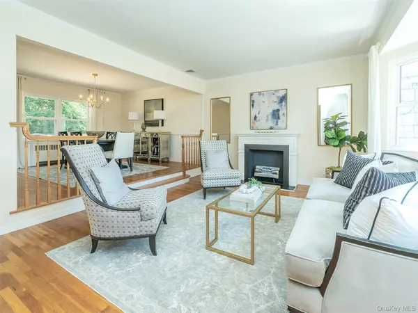 65 Essex CT, Port Washington, NY 11050