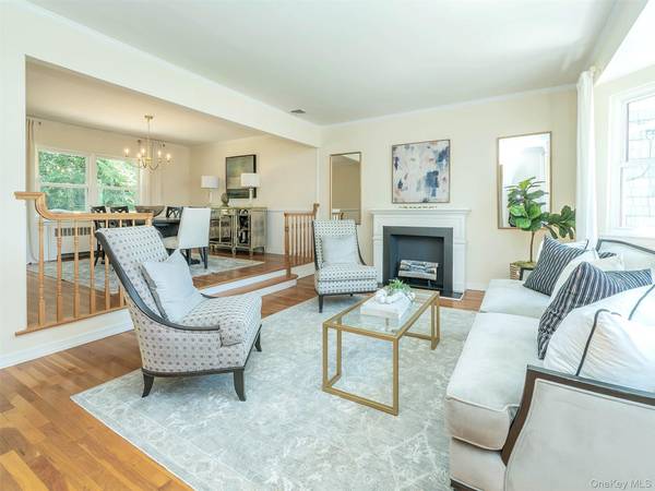 65 Essex CT, Port Washington, NY 11050