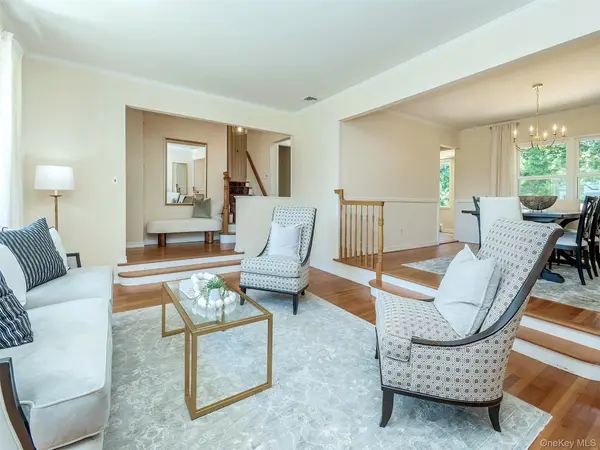 65 Essex CT, Port Washington, NY 11050