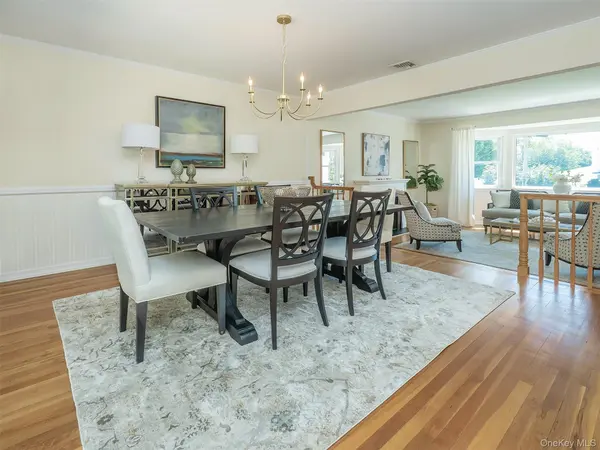 65 Essex CT, Port Washington, NY 11050