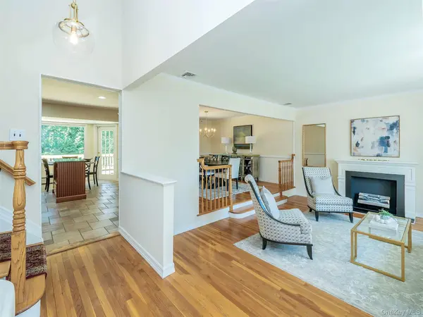65 Essex CT, Port Washington, NY 11050