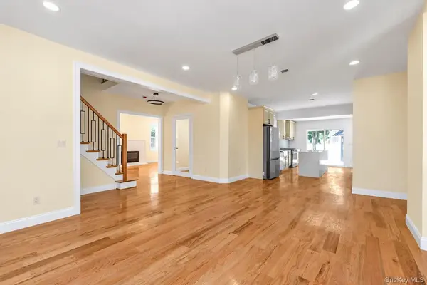 27 2nd ST, Lynbrook, NY 11563