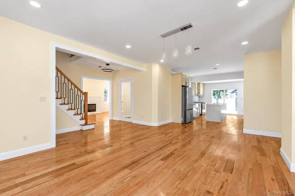 27 2nd ST, Lynbrook, NY 11563