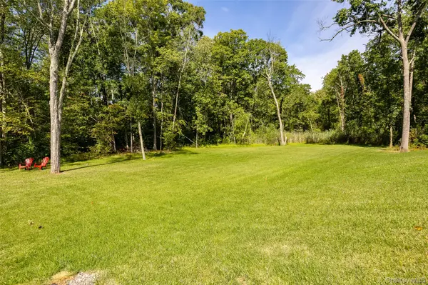 327 Commons RD, Germantown, NY 12526