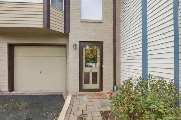 3 Nottingham CT, Nanuet, NY 10954