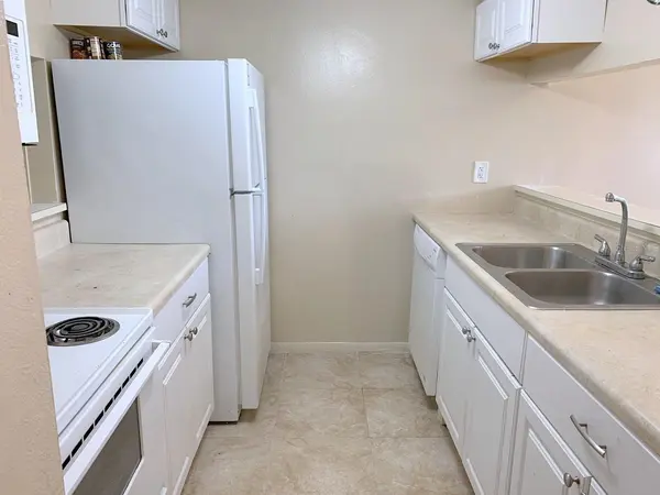 7148 WATERSIDE DR #31, Tampa, FL 33617