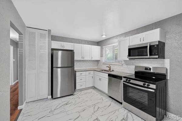 2428 Golfway DR, St Charles, MO 63301