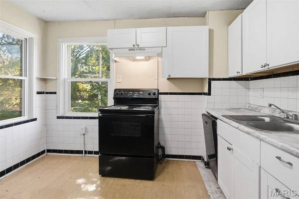 4502 June AVE, St Louis, MO 63121