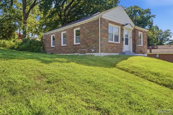 4502 June AVE, St Louis, MO 63121