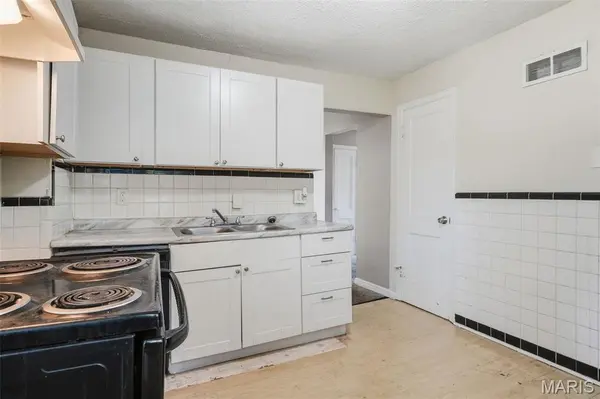 4502 June AVE, St Louis, MO 63121