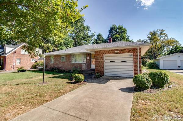 713 Ramona PL, Godfrey, IL 62035