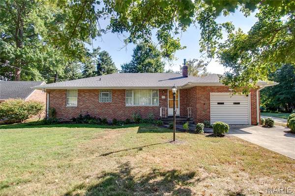 713 Ramona PL, Godfrey, IL 62035