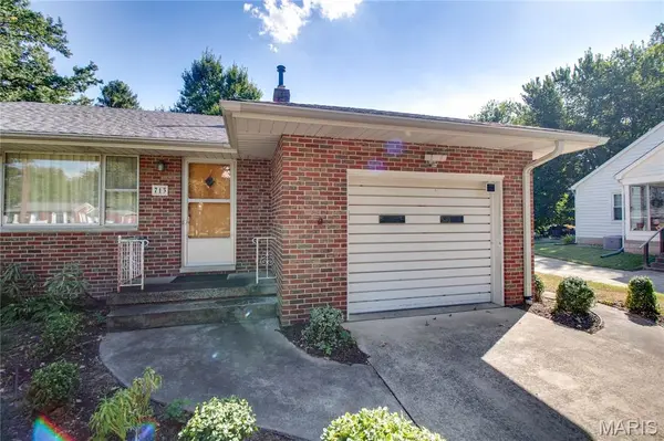 713 Ramona PL, Godfrey, IL 62035