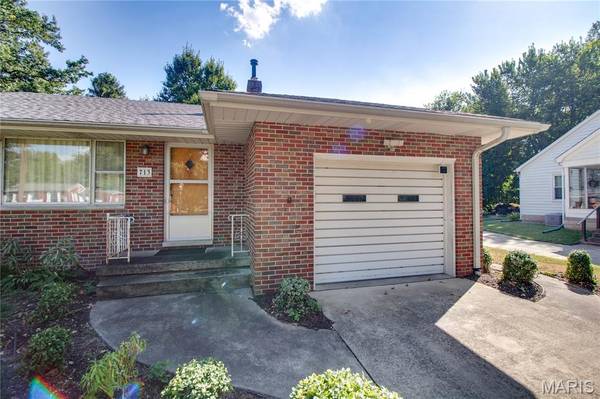 713 Ramona PL, Godfrey, IL 62035