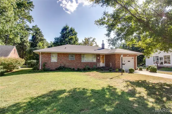 713 Ramona PL, Godfrey, IL 62035