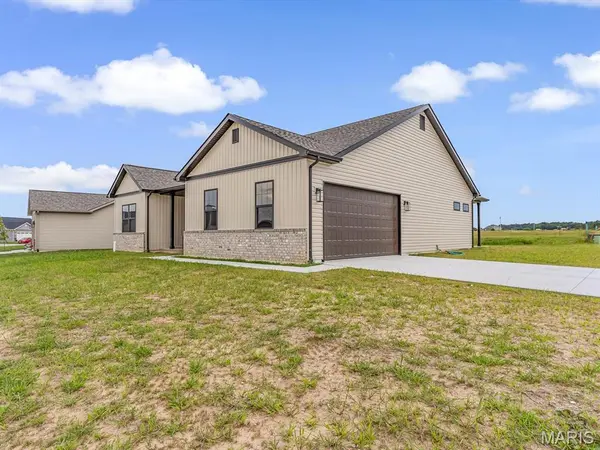 951 Forbs DR, Waterloo, IL 62298