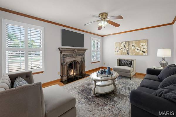 5116 Kennerly Place DR, St Louis, MO 63128