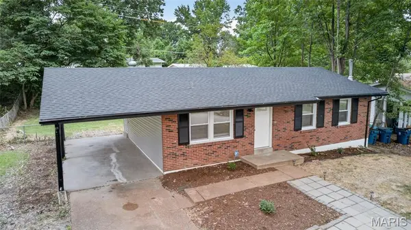 10418 Quaker Dr, Dellwood, MO 63136