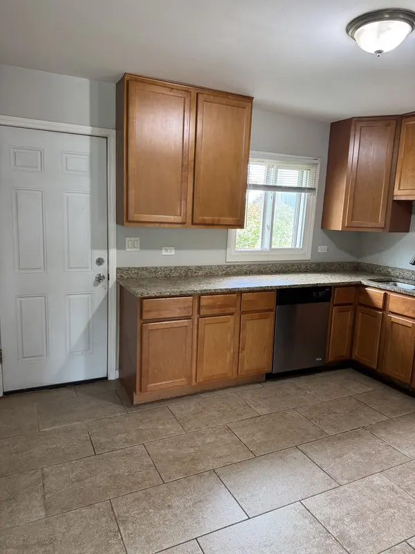 10 W Thacker ST, Hoffman Estates, IL 60169