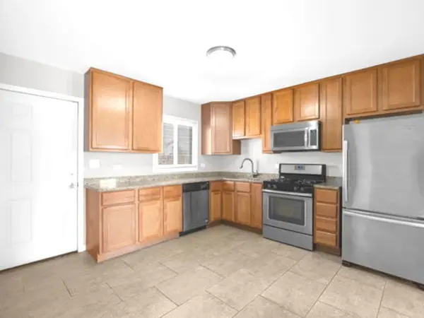 10 W Thacker ST, Hoffman Estates, IL 60169
