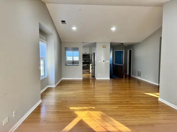 200 Chesterfield CT #D, Schaumburg, IL 60193