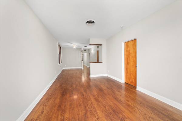 2420 S Oakley AVE, Chicago, IL 60608