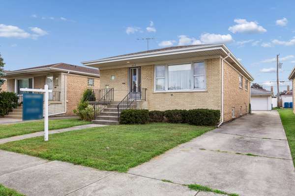 648 Escanaba AVE, Calumet City, IL 60409