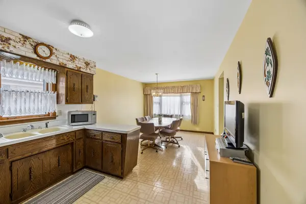 648 Escanaba AVE, Calumet City, IL 60409
