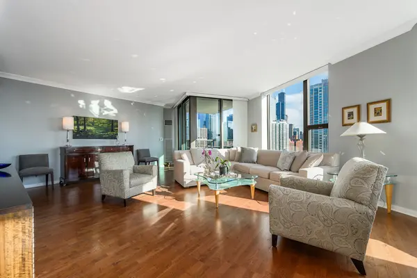 501 N Clinton ST #2105, Chicago, IL 60654