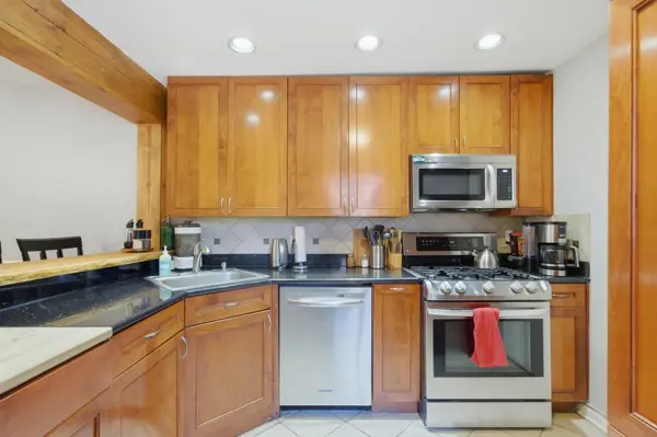 1626 W Greenleaf AVE #1E, Chicago, IL 60626